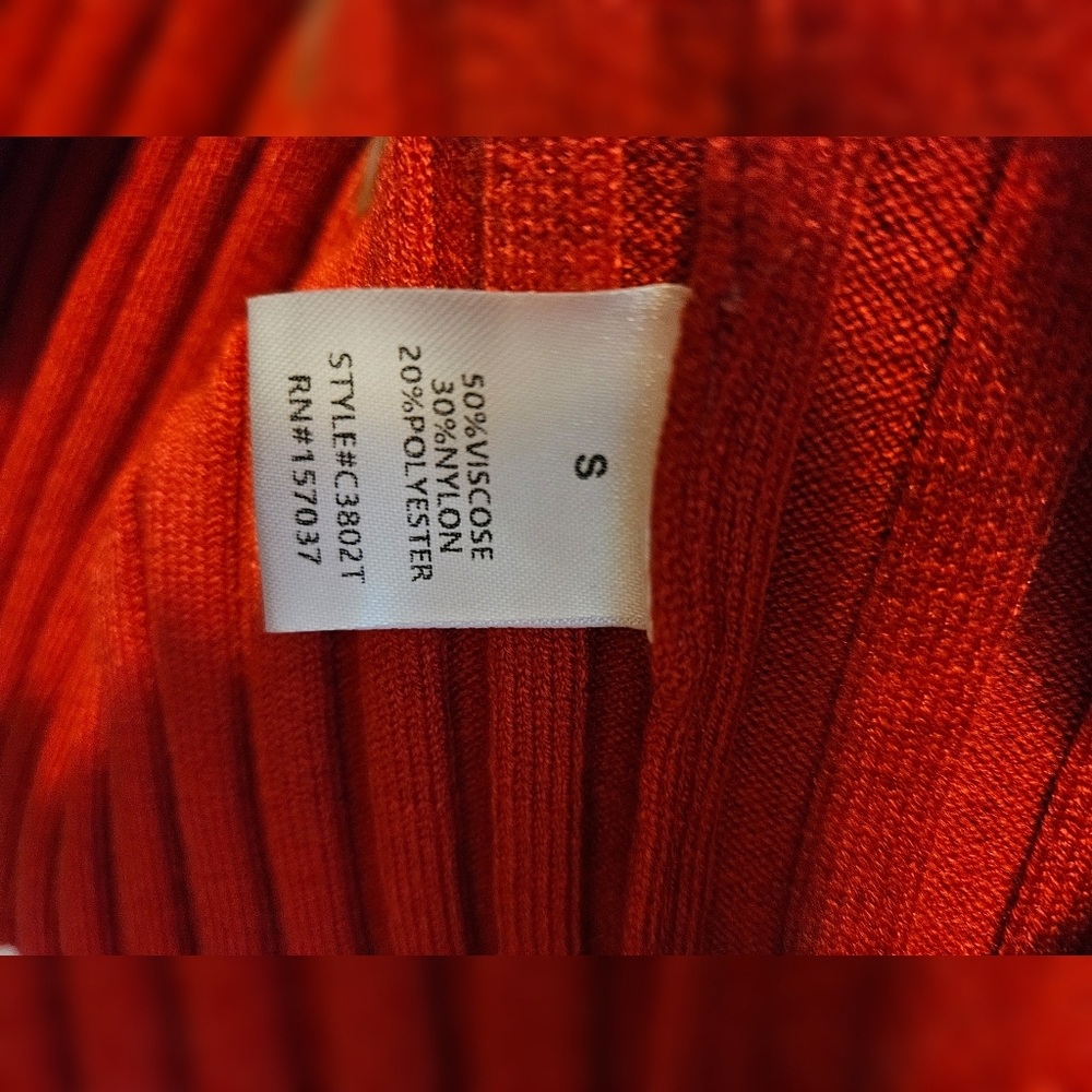 Cropped Red Ribbed Cardigan - Picture 6 of 7